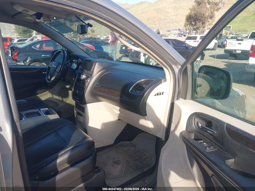 2016 Chrysler Town & Country Touring