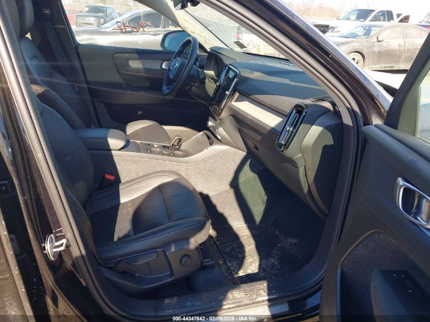 2024 Volvo Xc40 B5 Core Bright Theme/B5 Core Dark Theme