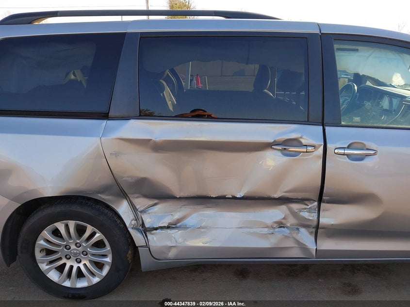 2016 Toyota Sienna Xle 8 Passenger VIN: 5TDYK3DC4GS746672 Lot: 44347839