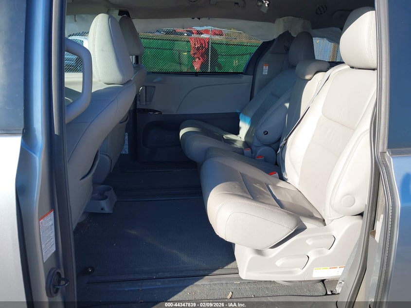 2016 Toyota Sienna Xle 8 Passenger VIN: 5TDYK3DC4GS746672 Lot: 44347839