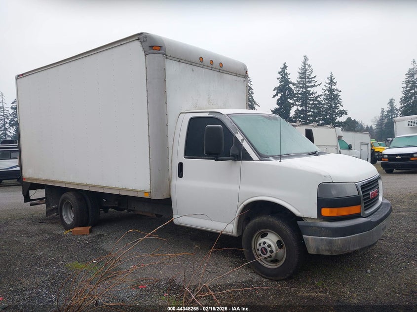 2005 GMC Savana Cutaway Standard W/C7A