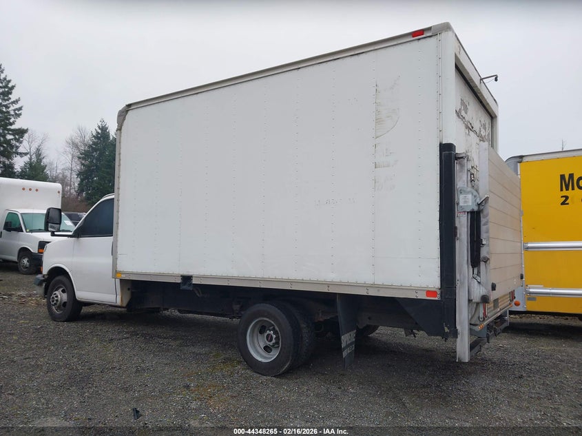 2005 GMC Savana Cutaway Standard W/C7A