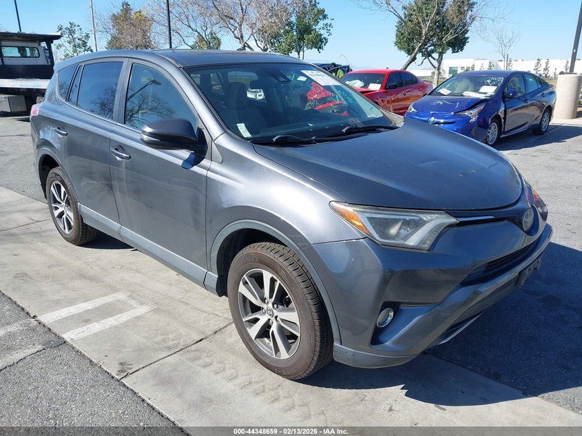 JTMWFREV6JD116735 2018 Toyota Rav4 Xle auction photo 1