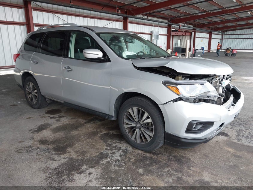 2017 Nissan Pathfinder Sv