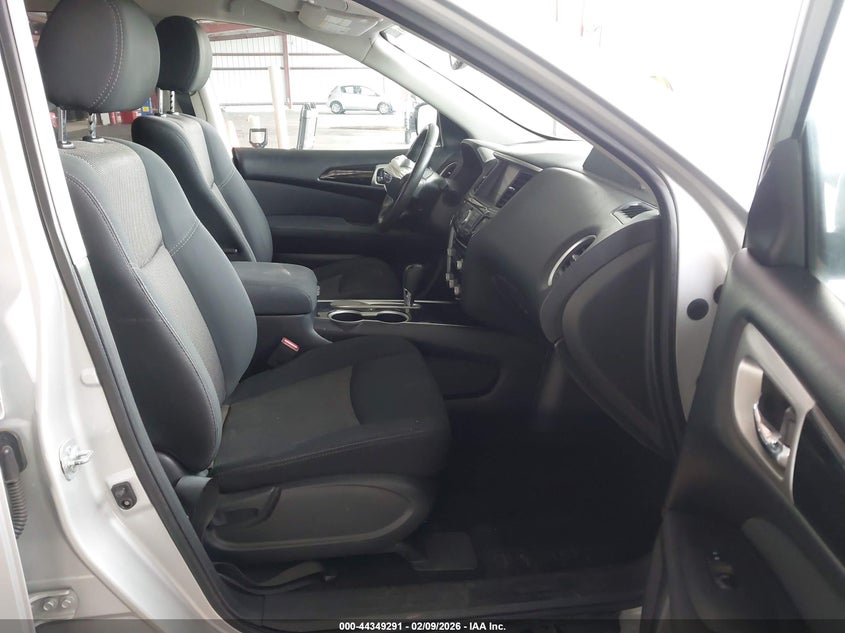 2017 Nissan Pathfinder Sv