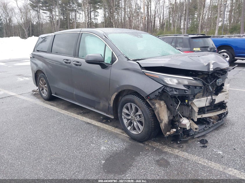 2025 Toyota Sienna Le