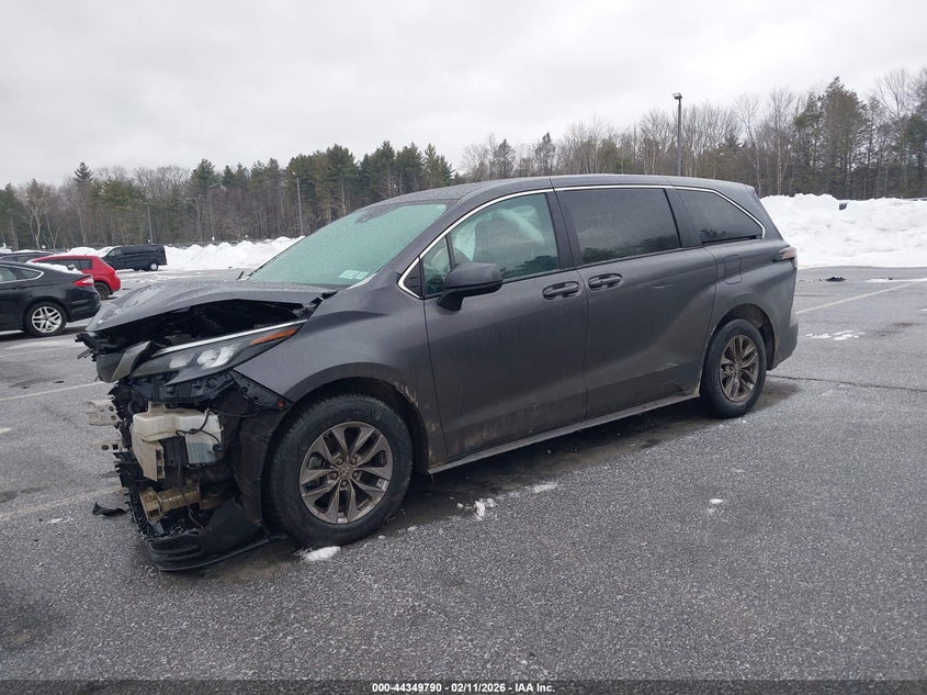 2025 Toyota Sienna Le
