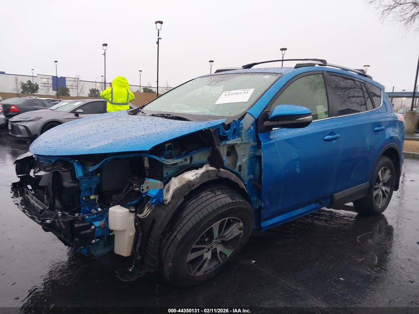 VIN JTMWFREV7JJ188061 2018 TOYOTA RAV4 XLE