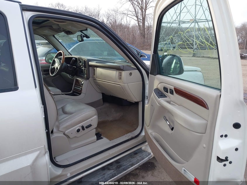 2004 Cadillac Escalade Standard