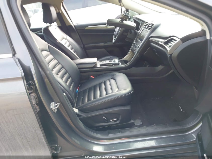 2020 FORD FUSION auction photo 5