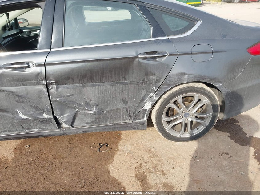 2020 FORD FUSION auction photo 6