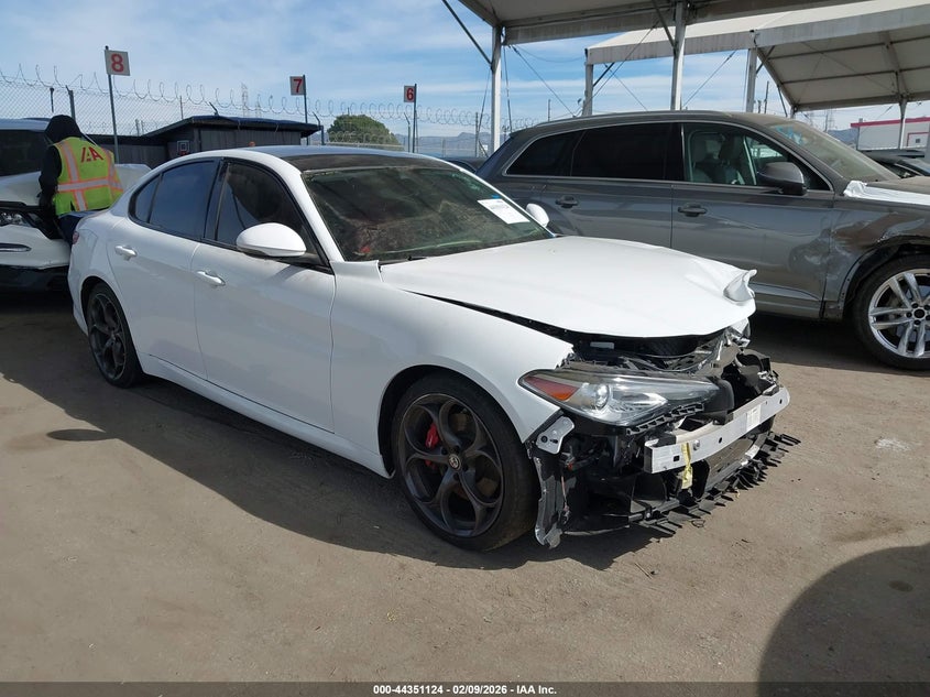 2017 Alfa Romeo Giulia Ti Rwd