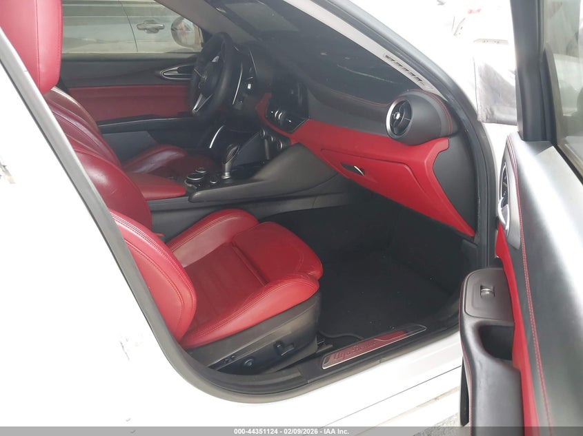 2017 Alfa Romeo Giulia Ti Rwd