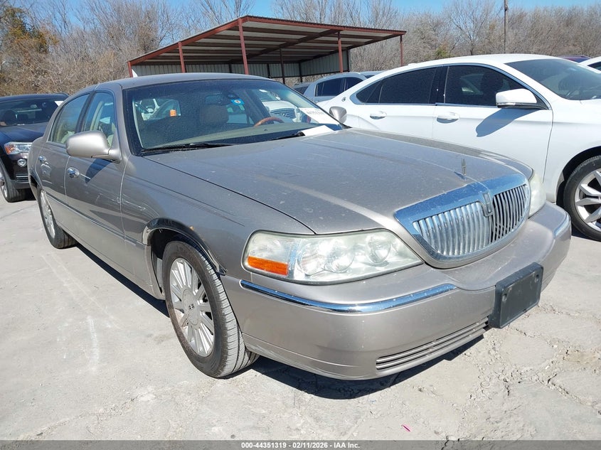 2003 Lincoln Town Car Signature