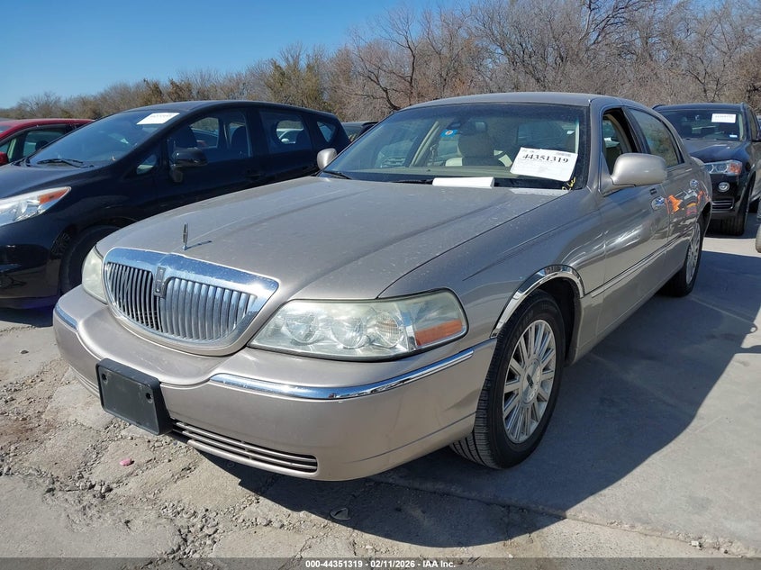 2003 Lincoln Town Car Signature