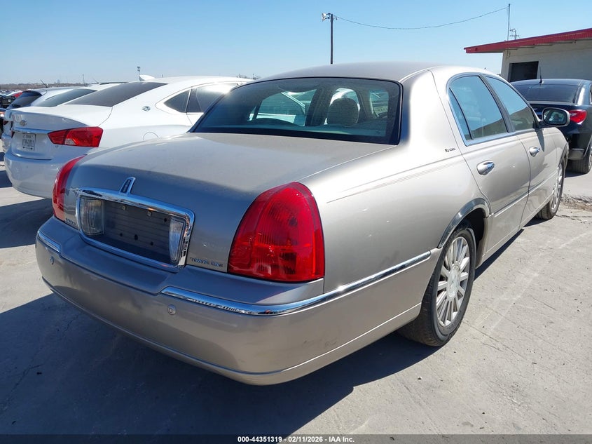 2003 Lincoln Town Car Signature