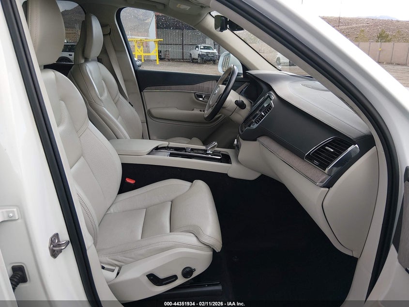 2022 Volvo Xc90 Recharge Plug-In Hybrid T8 Inscription 6 Passenger