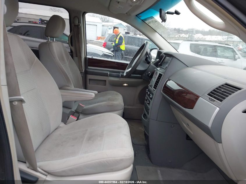 2010 Chrysler Town & Country Touring