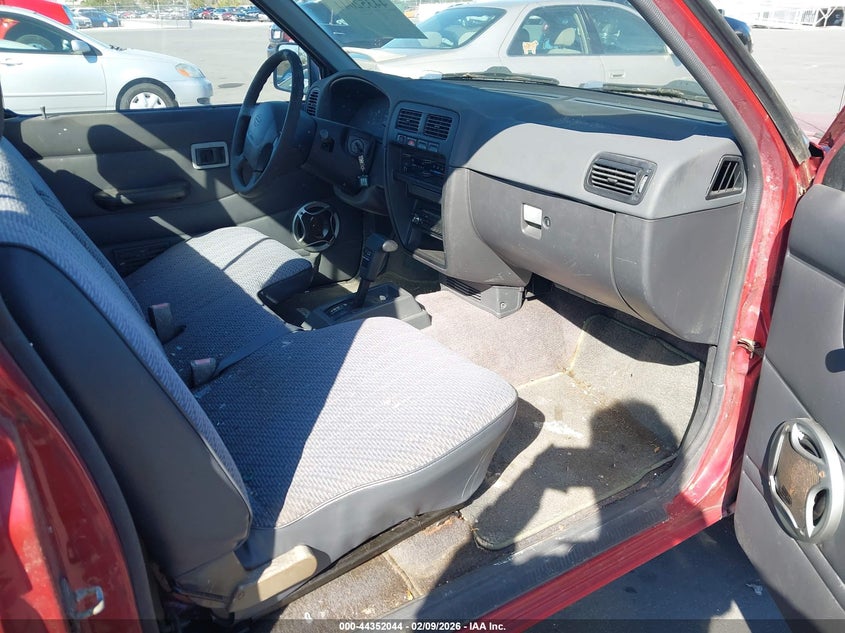 1997 Nissan 4X2 Truck Xe