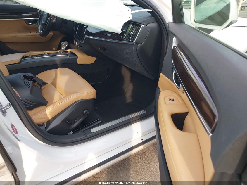 2017 Volvo S90 T5 Momentum