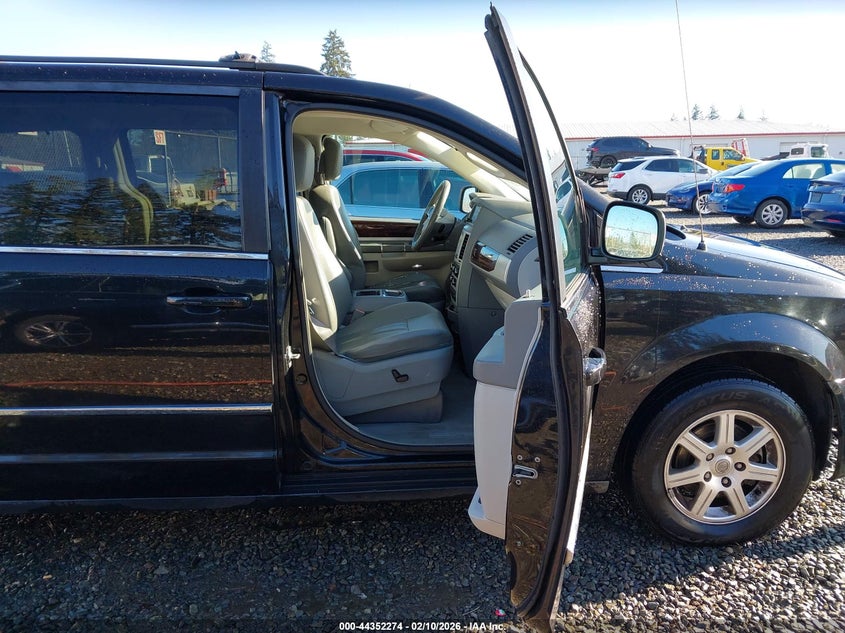 2010 Chrysler Town & Country Touring