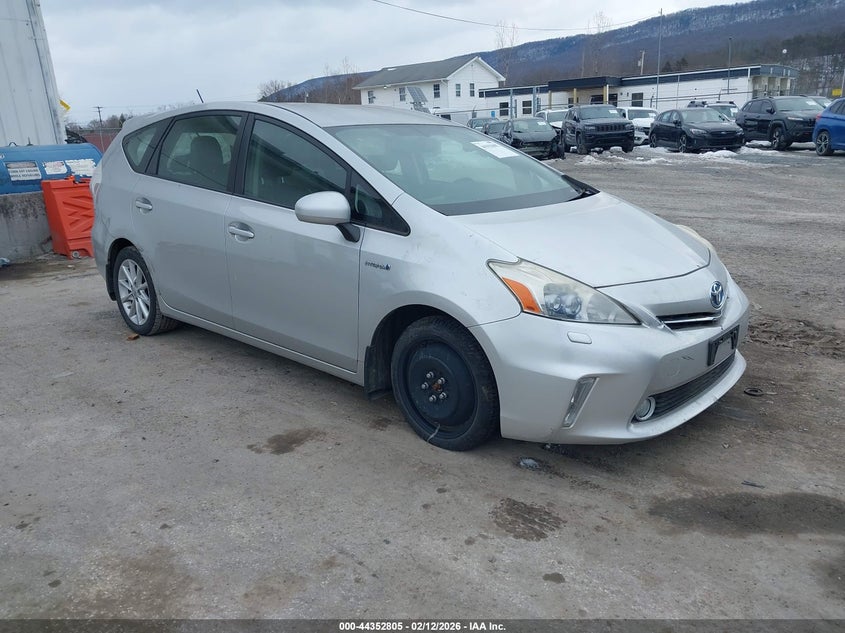 JTDZN3EU5C3020561 TOYOTA PRIUS V Photo 1