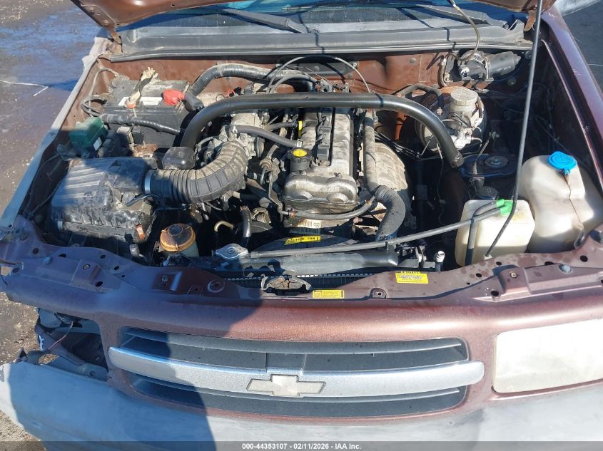 2000 Chevrolet Tracker Hard Top VIN: 2CNBJ13C1Y6920638 Lot: 44353107