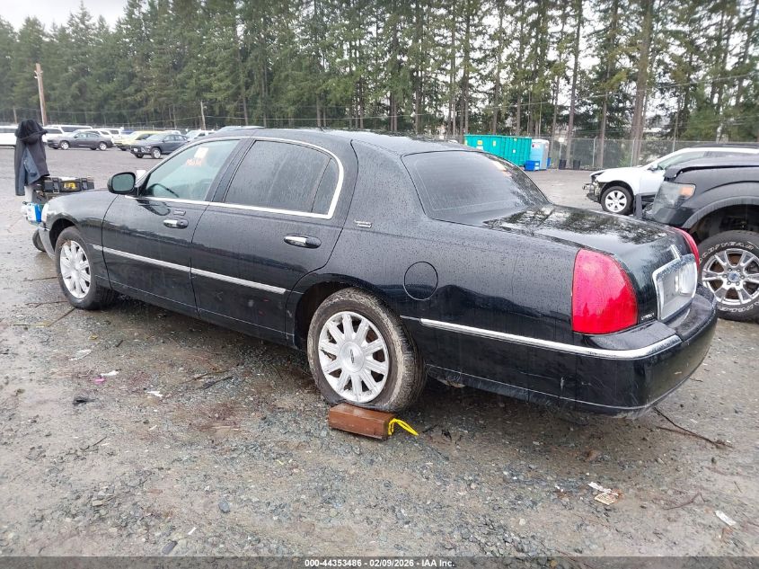 2011 Lincoln Town Car Signature Limited