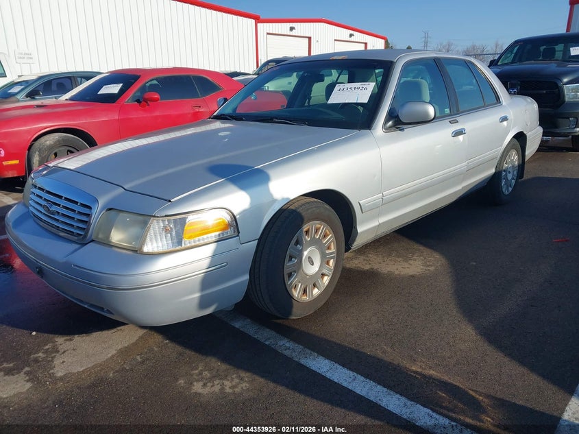 2003 Ford Crown Victoria Standard