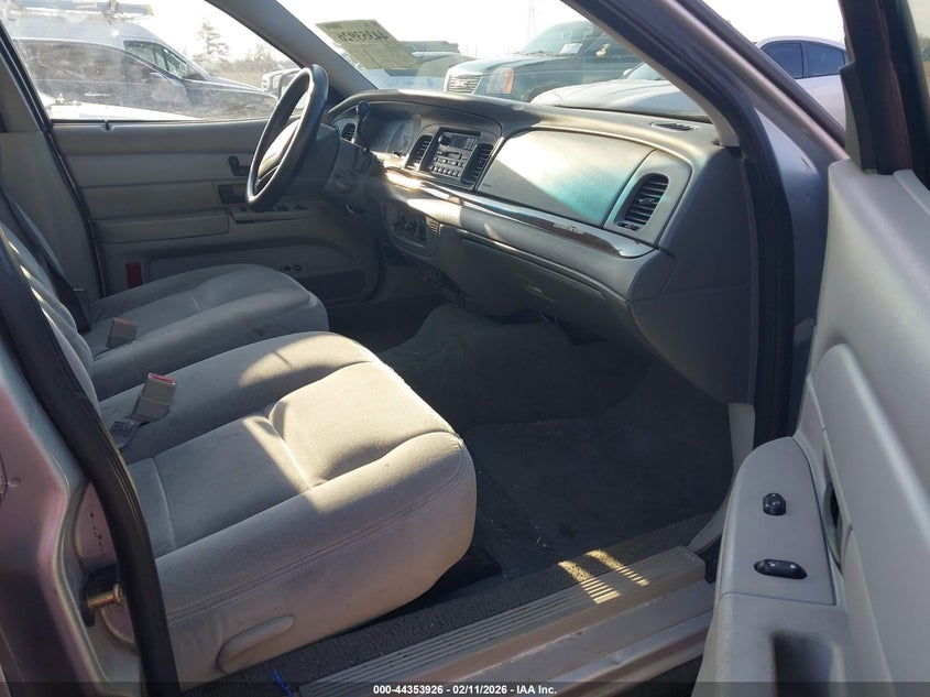 2003 Ford Crown Victoria Standard