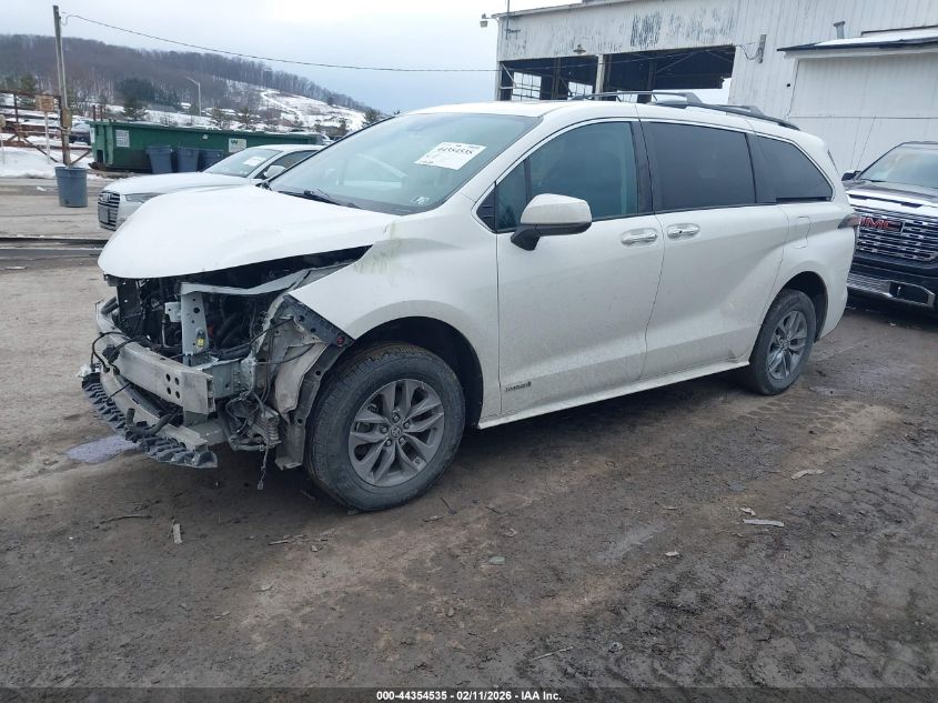 2021 Toyota Sienna Xle