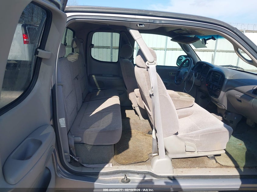 2000 Toyota Tundra Ltd V8 VIN: 5TBRT3812YS105394 Lot: 44354577