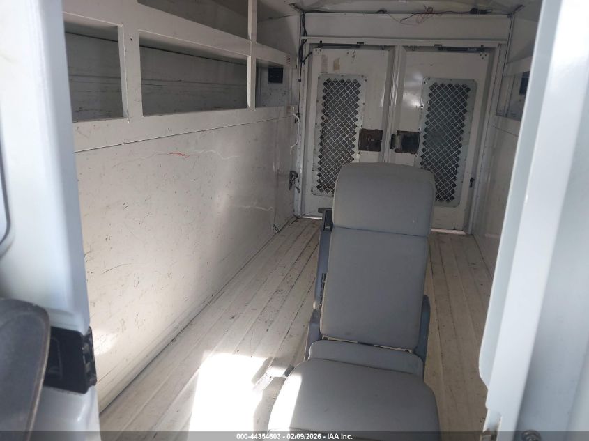 2017 Ford Transit-350 Cutaway VIN: 1FDBW5PMXHKA88080 Lot: 44354603