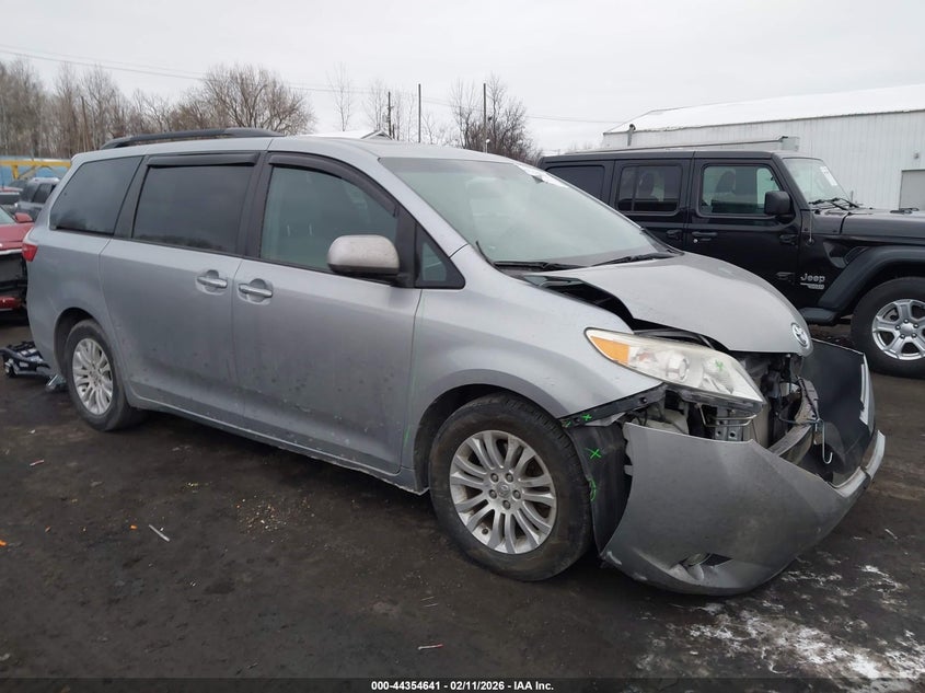2015 Toyota Sienna Xle 8 Passenger