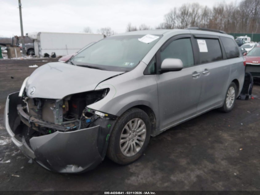 2015 Toyota Sienna Xle 8 Passenger