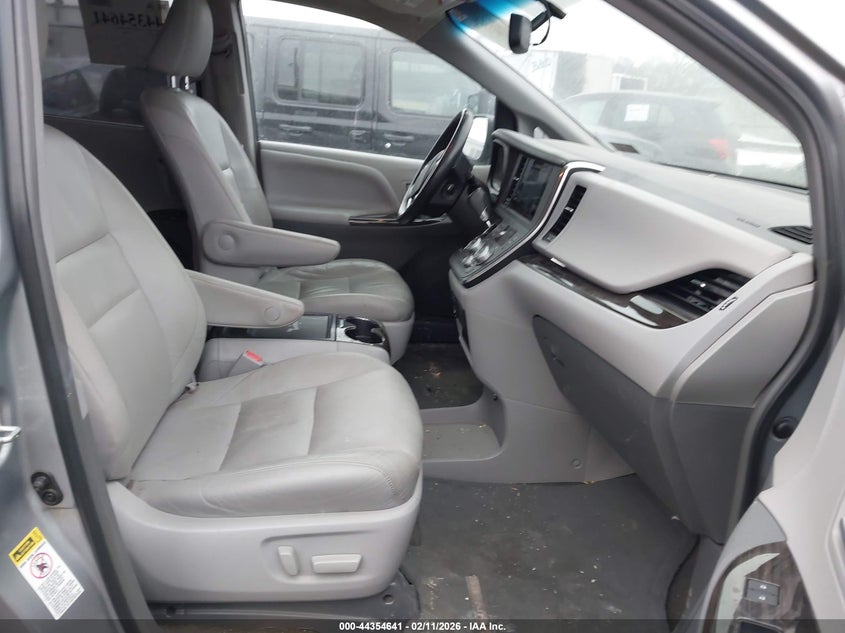 2015 Toyota Sienna Xle 8 Passenger