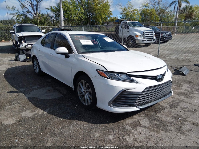 Zdjęcie główne ogłoszenia 2023 TOYOTA CAMRY