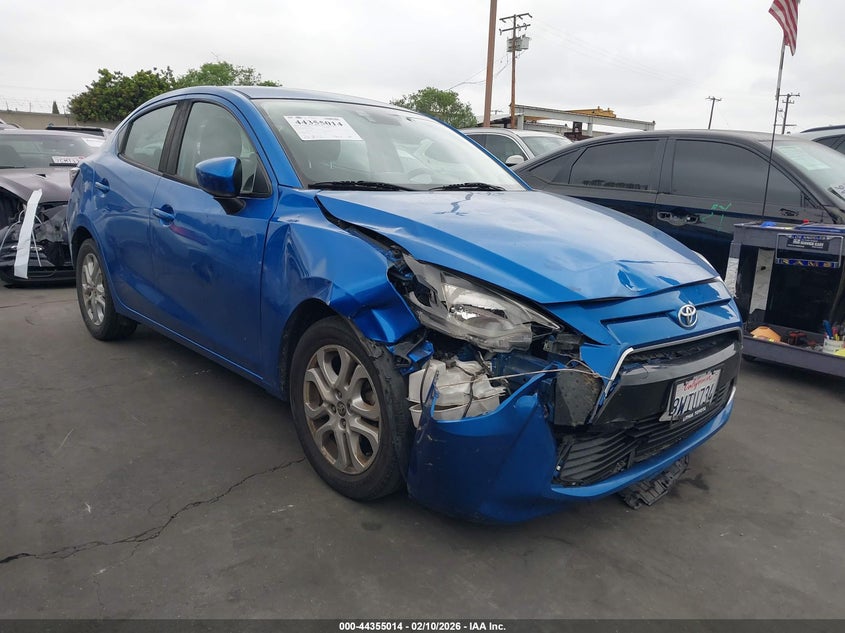 3MYDLBYV2JY323673 TOYOTA YARIS IA Photo 1