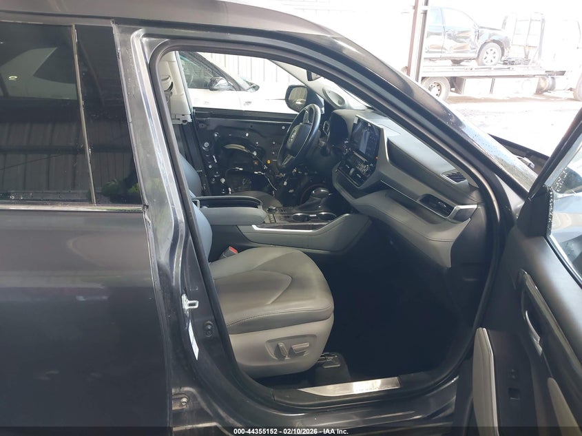 2020 Toyota Highlander Platinum