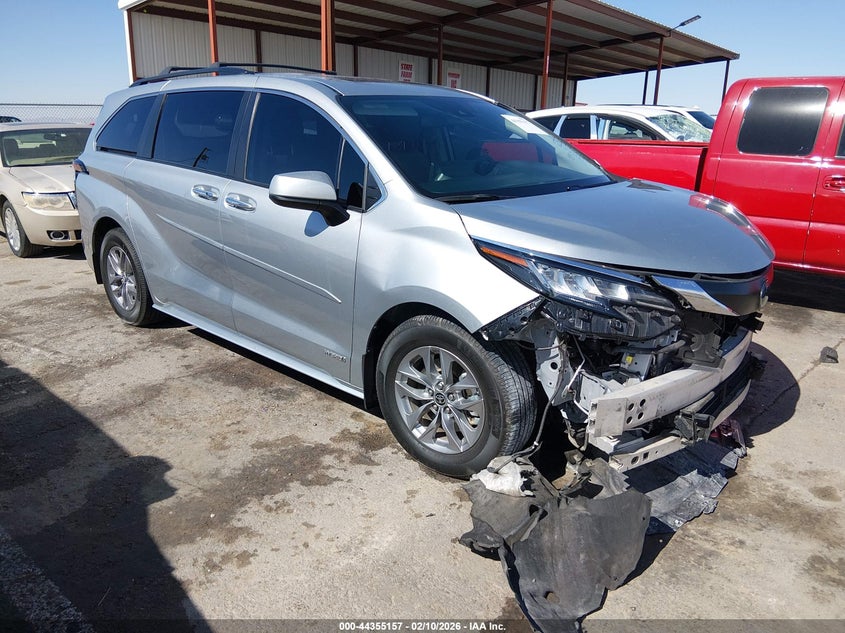 2021 Toyota Sienna Xle