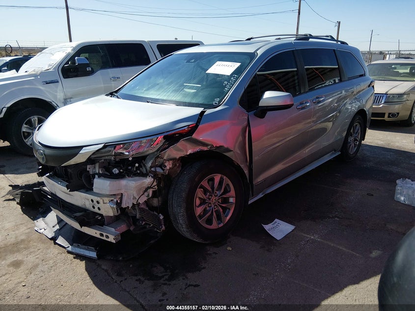 2021 Toyota Sienna Xle
