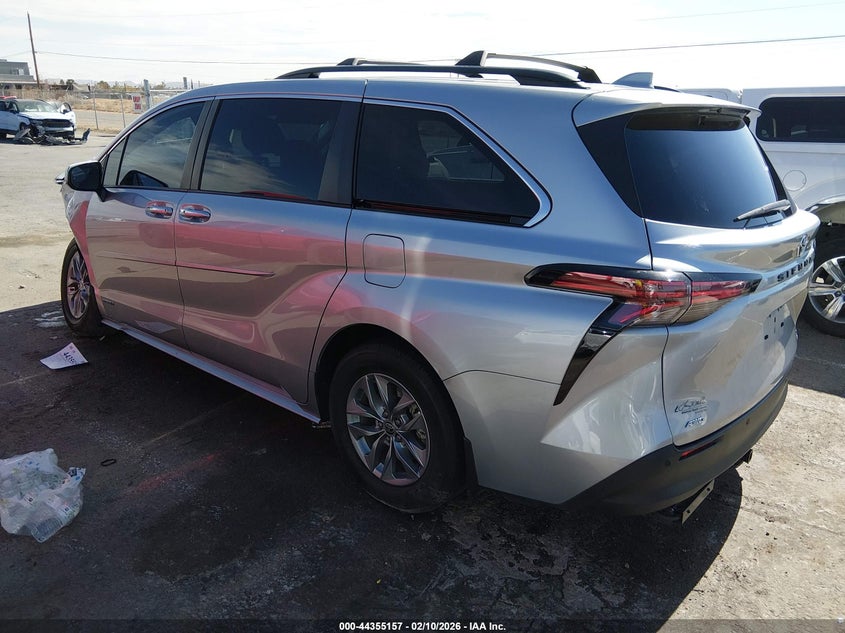 2021 Toyota Sienna Xle