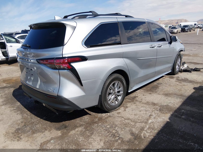 2021 Toyota Sienna Xle