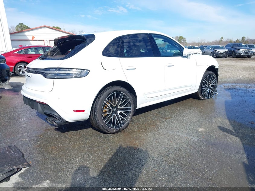 2025 PORSCHE MACAN auction photo 4