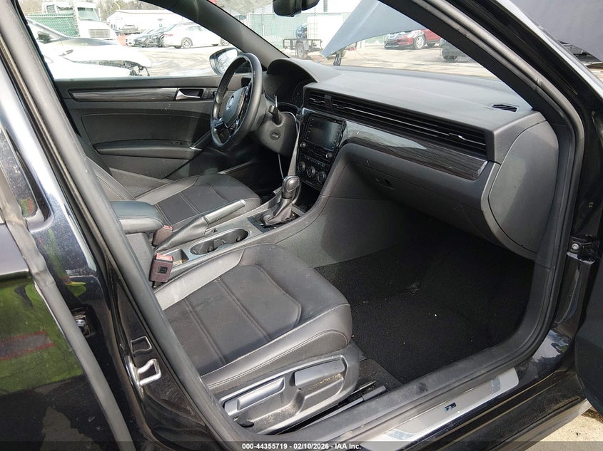 2022 Volkswagen Passat 2.0T R-Line