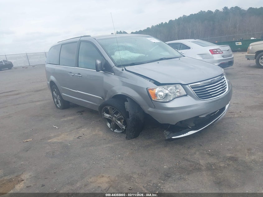 2016 Chrysler Town & Country Touring