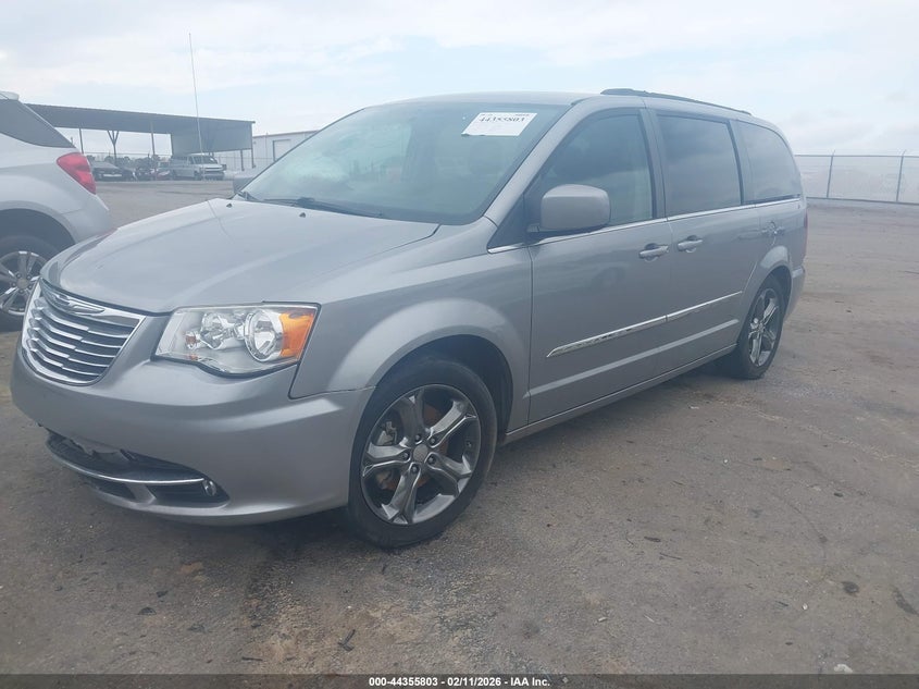 2016 Chrysler Town & Country Touring