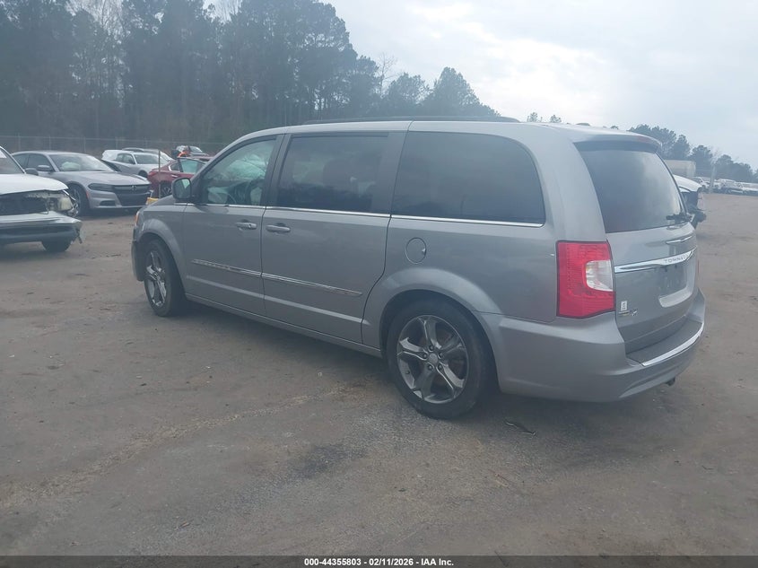 2016 Chrysler Town & Country Touring
