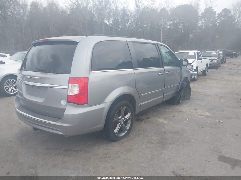 2016 Chrysler Town & Country Touring