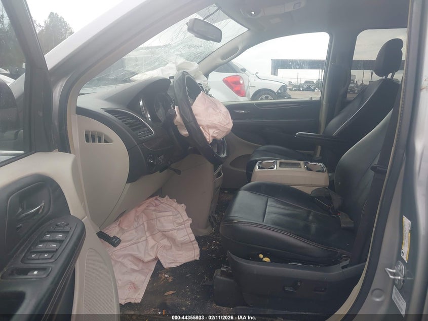 2016 Chrysler Town & Country Touring